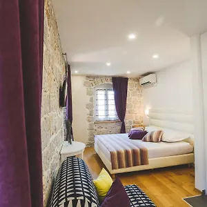 Sir George Luxury , Split Croacia